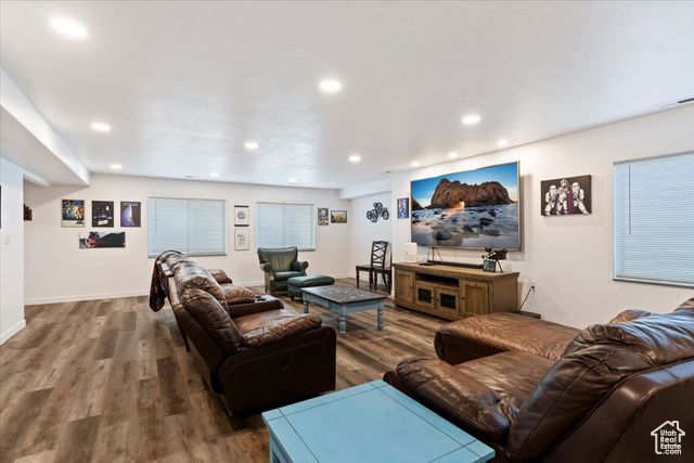 306 S SUNBURST DR, Layton, UT 84041