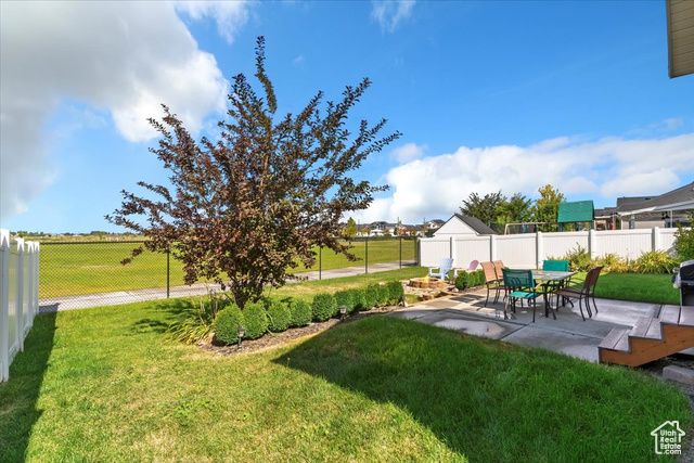 306 S SUNBURST DR, Layton, UT 84041