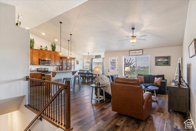 306 S SUNBURST DR, Layton, UT 84041