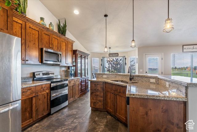 306 S SUNBURST DR, Layton, UT 84041