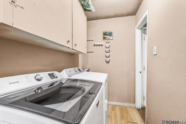 2148 Oak Knoll Dr, Baton Rouge, LA 70815