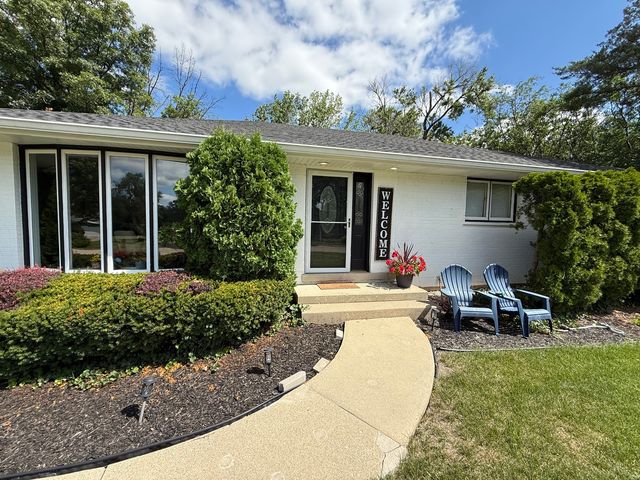 4 Yorkshire Drive, Lincolnshire, IL 60069