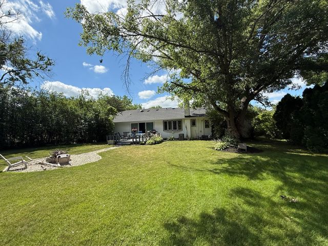 4 Yorkshire Drive, Lincolnshire, IL 60069