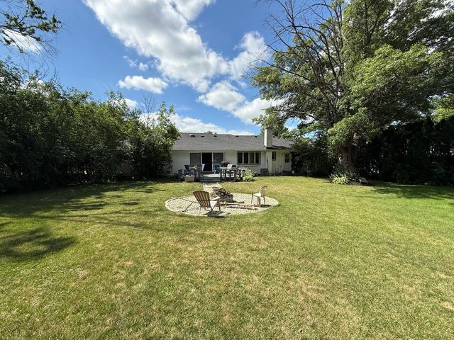 4 Yorkshire Drive, Lincolnshire, IL 60069