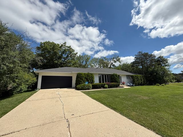 4 Yorkshire Drive, Lincolnshire, IL 60069