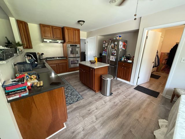 4 Yorkshire Drive, Lincolnshire, IL 60069