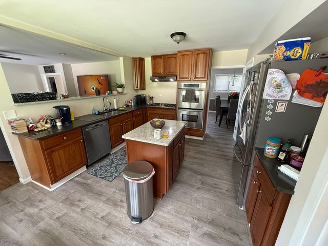 4 Yorkshire Drive, Lincolnshire, IL 60069