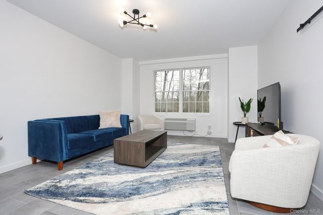 962 S Route 9W 104, Congers, NY 10920