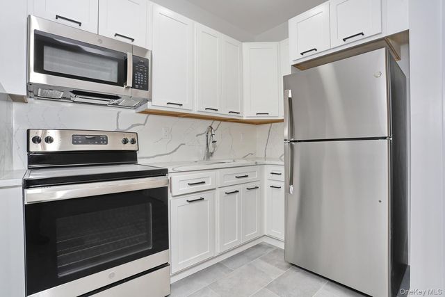 962 S Route 9W 104, Congers, NY 10920