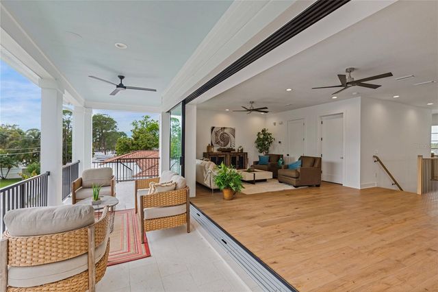 220 90TH AVENUE NE, St Petersburg, FL 33702