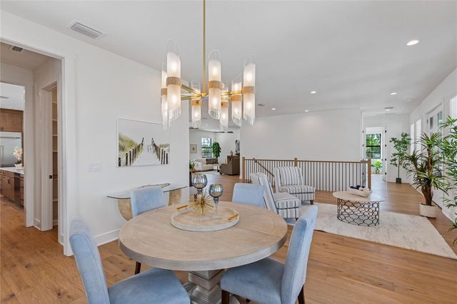 220 90TH AVENUE NE, St Petersburg, FL 33702