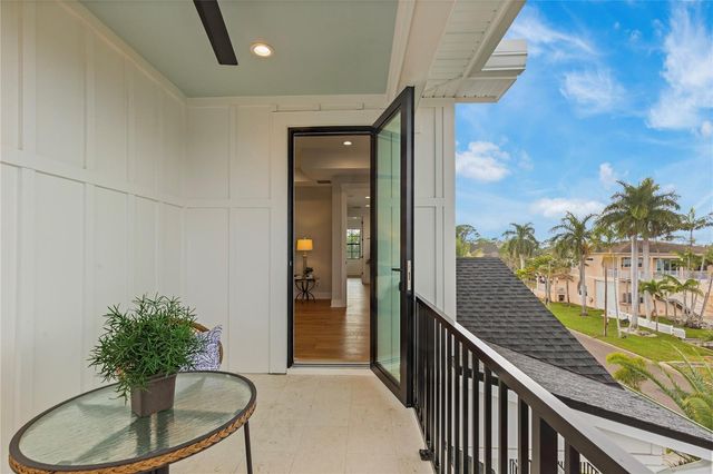 220 90TH AVENUE NE, St Petersburg, FL 33702