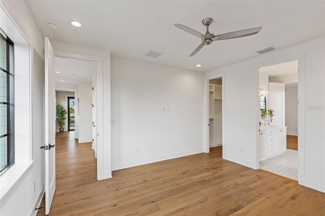 220 90TH AVENUE NE, St Petersburg, FL 33702