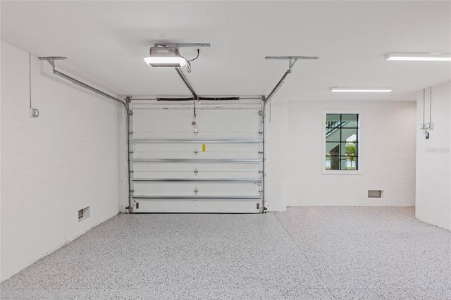 220 90TH AVENUE NE, St Petersburg, FL 33702