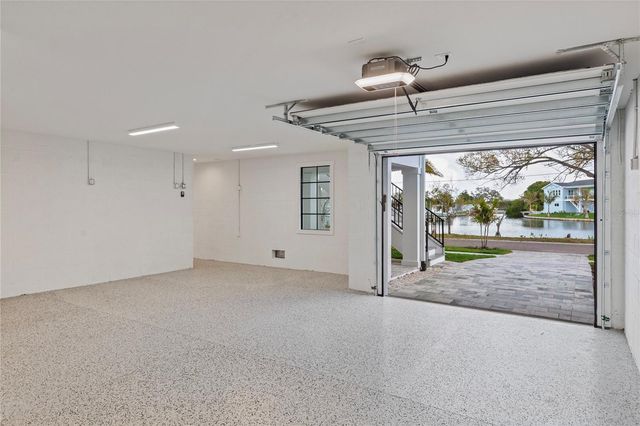 220 90TH AVENUE NE, St Petersburg, FL 33702