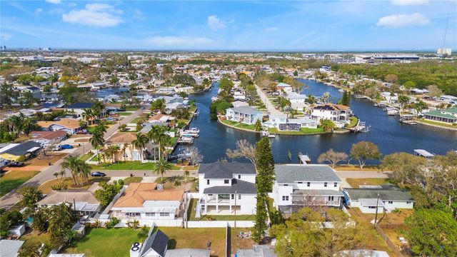 220 90TH AVENUE NE, St Petersburg, FL 33702