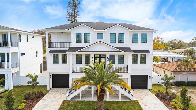 220 90TH AVENUE NE, St Petersburg, FL 33702