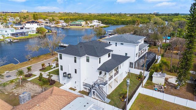 220 90TH AVENUE NE, St Petersburg, FL 33702