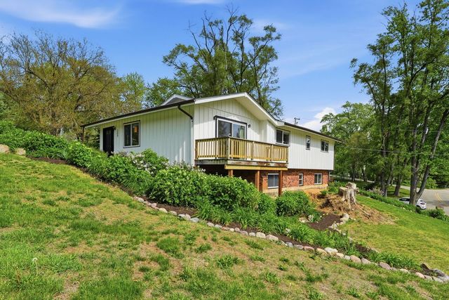 3624 Eastway Drive, Island Lake, IL 60042