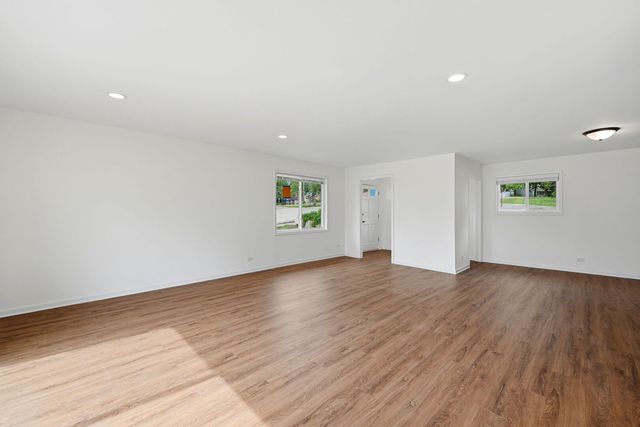 3624 Eastway Drive, Island Lake, IL 60042