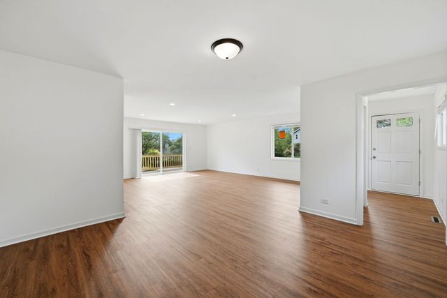 3624 Eastway Drive, Island Lake, IL 60042