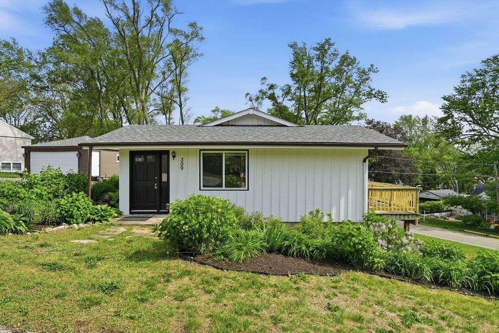 3624 Eastway Drive, Island Lake, IL 60042
