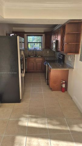 15581 SW 104th Ter 221, Miami, FL 33196