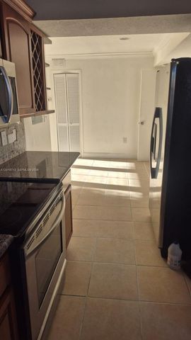 15581 SW 104th Ter 221, Miami, FL 33196