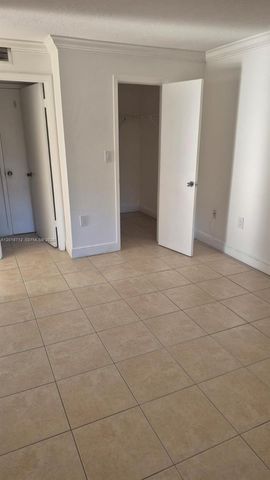 15581 SW 104th Ter 221, Miami, FL 33196
