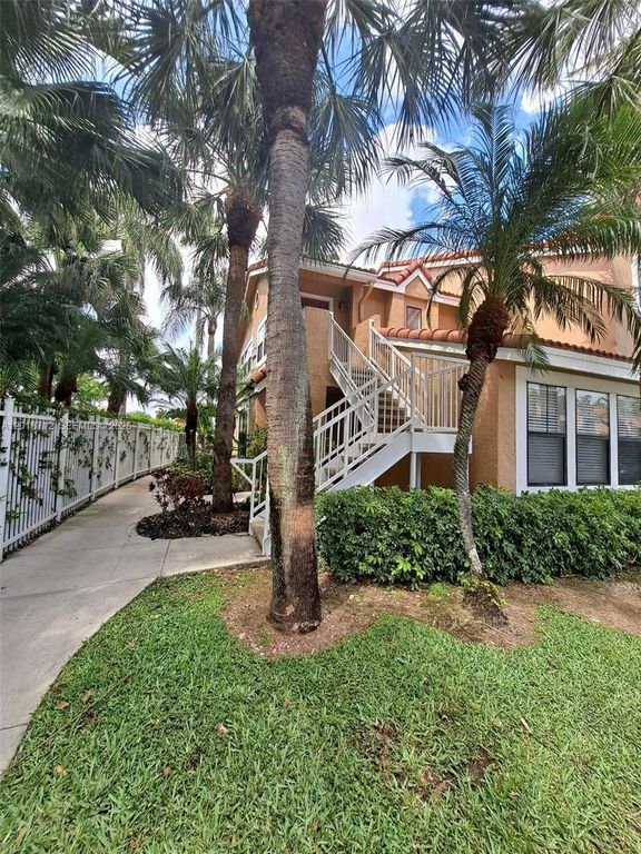 15581 SW 104th Ter 221, Miami, FL 33196