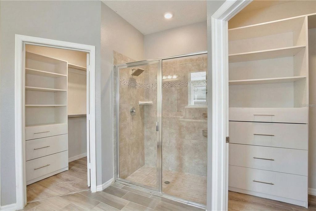 Image 20 of property listing at 4346 CYPRESS GLADES LANE, Orlando, FL 32824