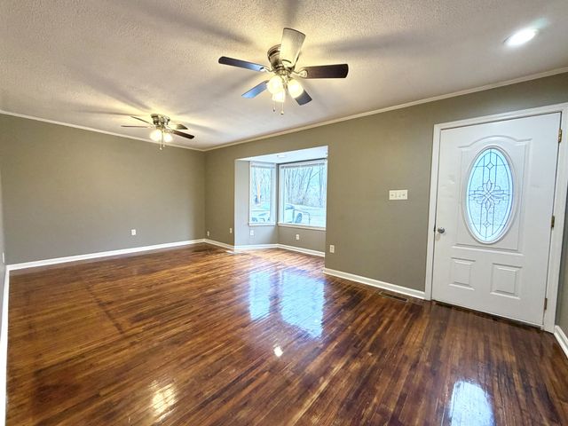 838 Potters Ln, Clarksville, TN 37040