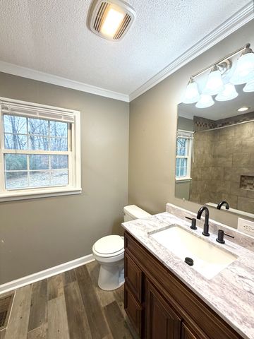 838 Potters Ln, Clarksville, TN 37040