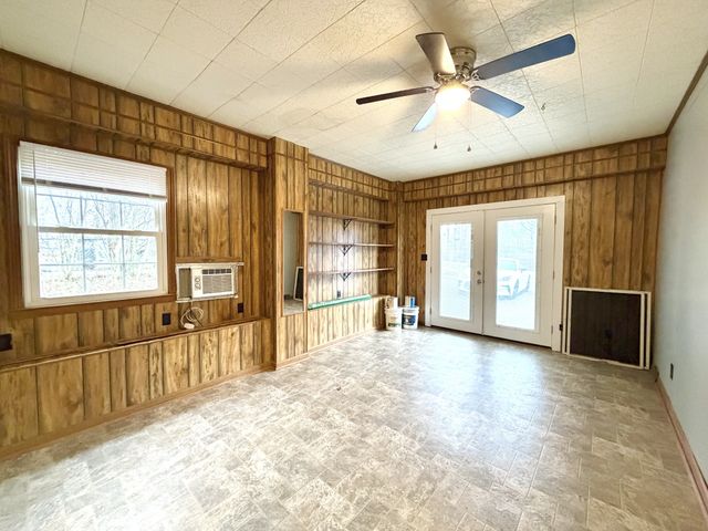 838 Potters Ln, Clarksville, TN 37040