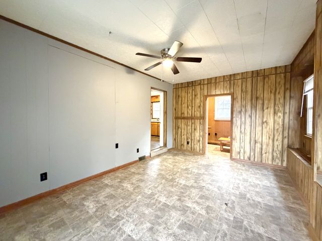 838 Potters Ln, Clarksville, TN 37040