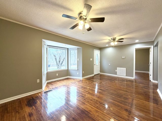 838 Potters Ln, Clarksville, TN 37040