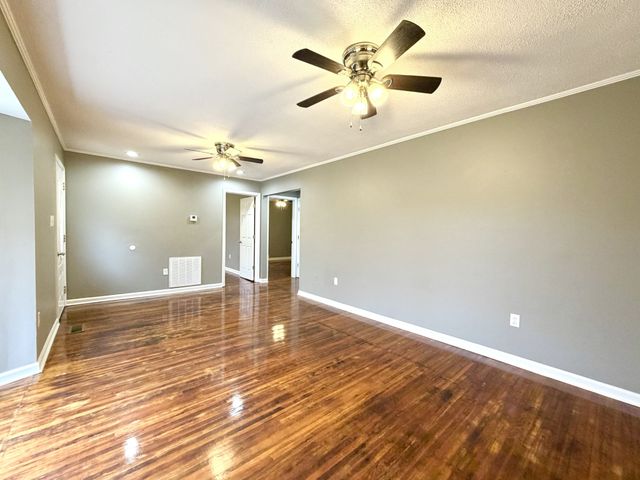 838 Potters Ln, Clarksville, TN 37040