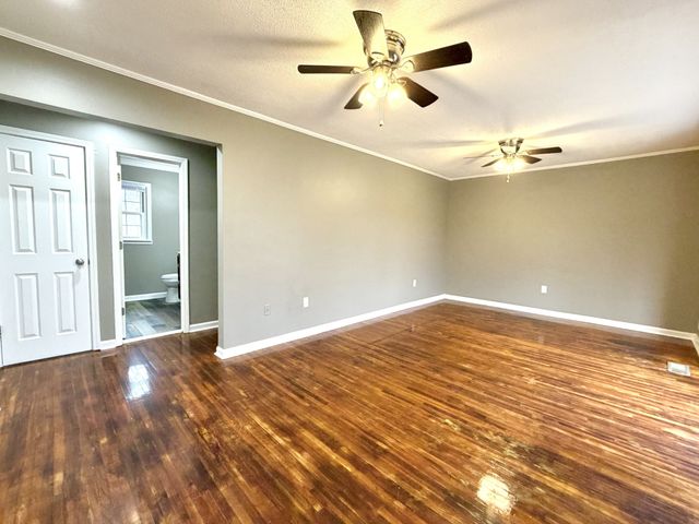 838 Potters Ln, Clarksville, TN 37040