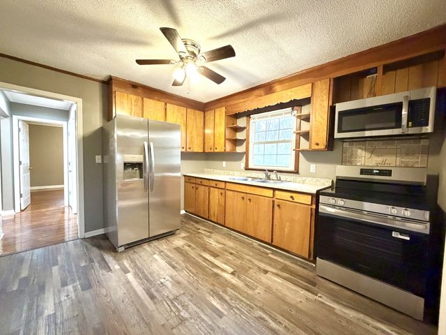 838 Potters Ln, Clarksville, TN 37040