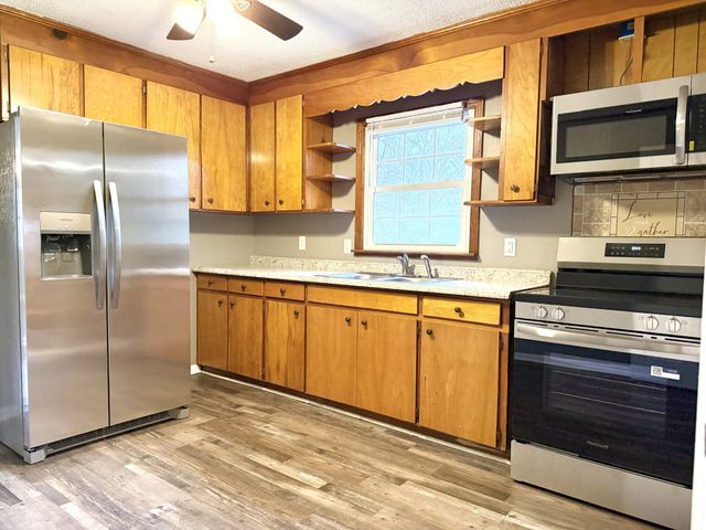 838 Potters Ln, Clarksville, TN 37040