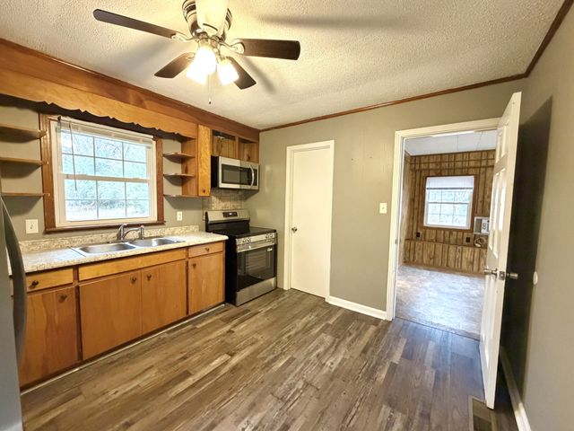 838 Potters Ln, Clarksville, TN 37040