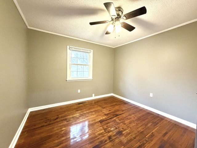 838 Potters Ln, Clarksville, TN 37040