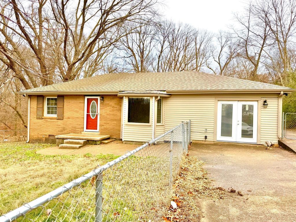 838 Potters Ln, Clarksville, TN 37040