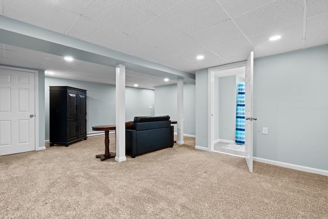 1 Burlington Road, Farmington, CT 06085