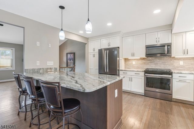 20 Hayward St, Bridgewater Twp., NJ 08805