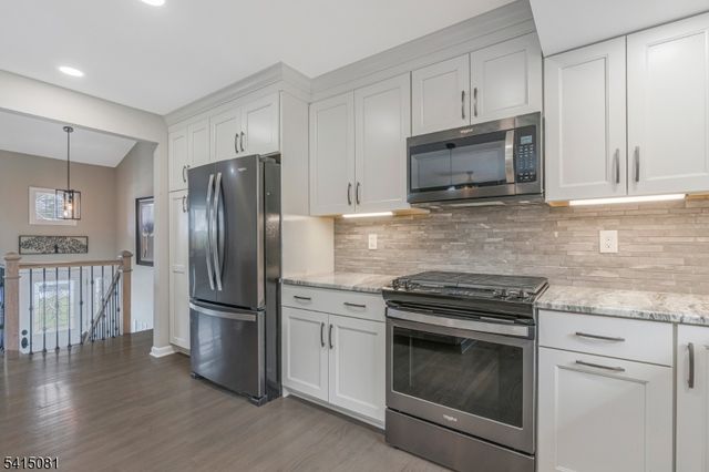 20 Hayward St, Bridgewater Twp., NJ 08805