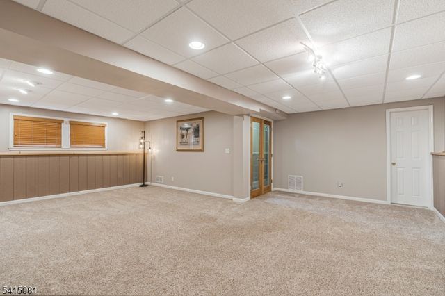 20 Hayward St, Bridgewater Twp., NJ 08805