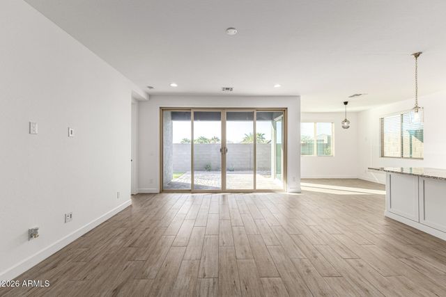 735 E MARBLEWOOD Way, Phoenix, AZ 85048