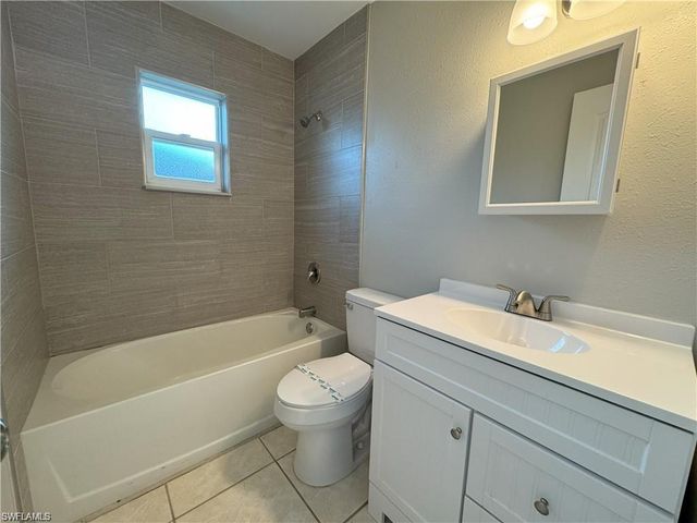 4402-4404 Santa Barbara BLVD, Cape Coral, FL 33914