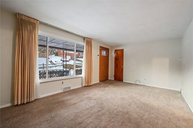 1375 Edgewood Dr, West Homestead, PA 15120